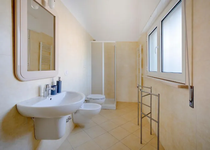 Guesthost - Dimora Melillo - Lovely Seaview Appartement Bari